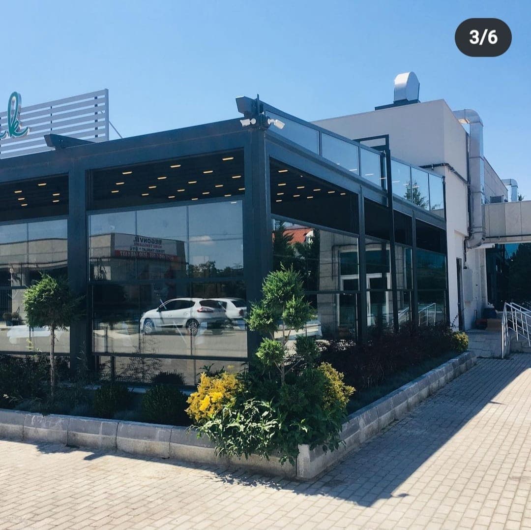A bioclimatic terrace opening to the sea view